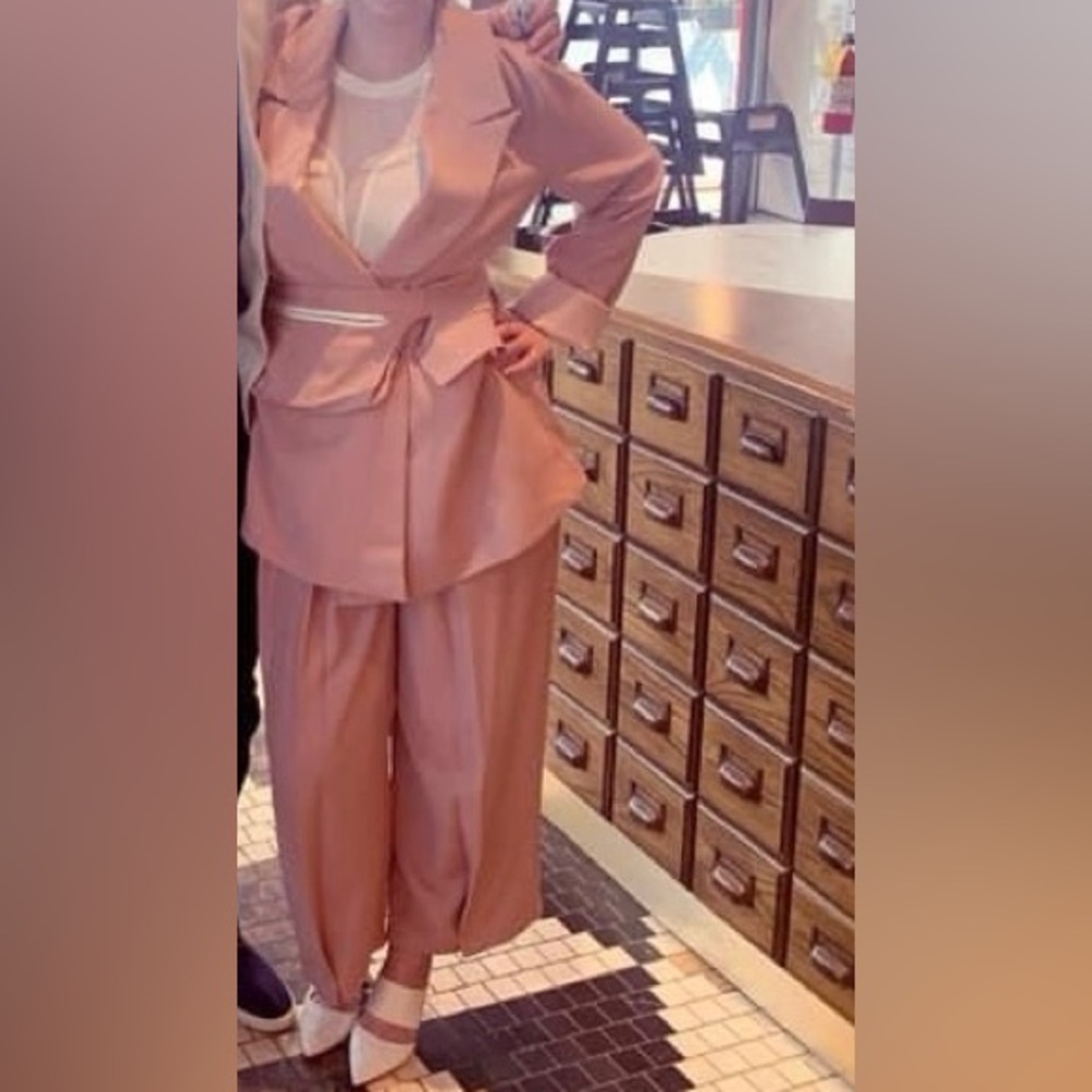 Oversized mauve blazer with matching pouch (matching pleated pants optional)